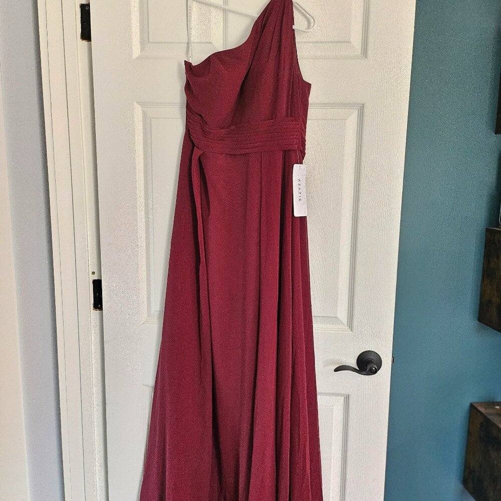 Azazie size 6 new with yags